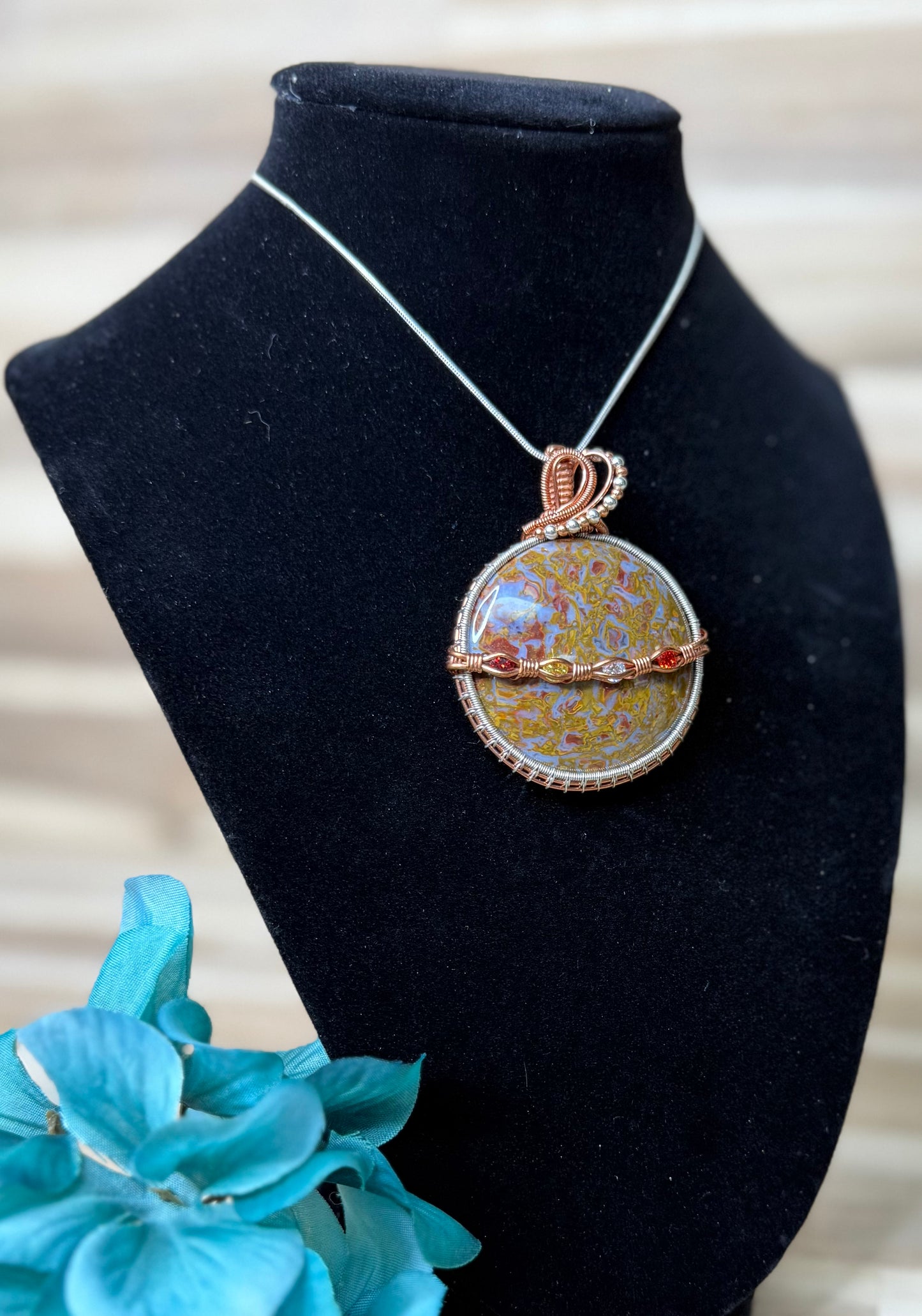 Canyon Agate with 4 accent stones